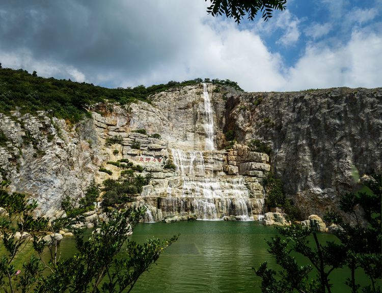 礦山修復(fù)前假山施工